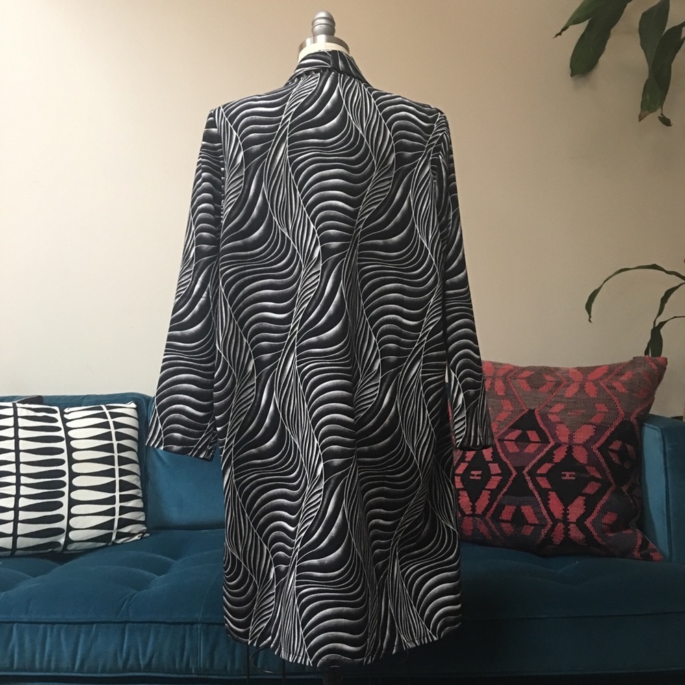 Black & White Pattern Kimono Style Robe Jacket - Picture 2 of 4